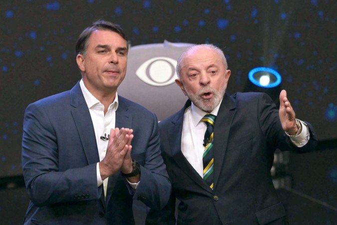 Lula escorrega na casca de banana, mas no final do debate desafia Flávio