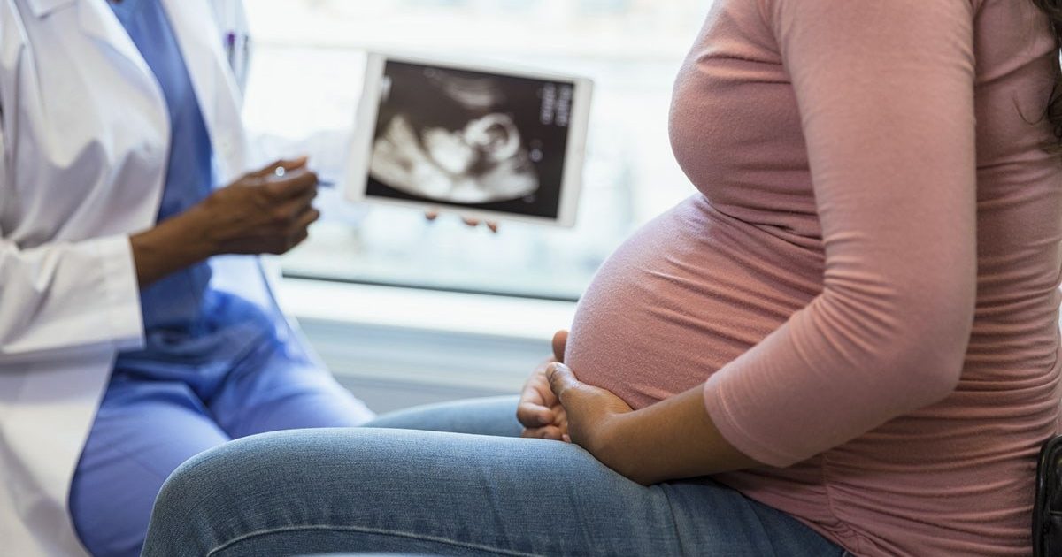 Gestante em atendimento de saúde